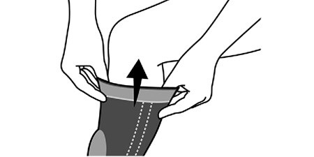 Diagramm, das den ersten Schritt zum Anlegen der FUTURO™ Ultra Performance Kniebandage veranschaulicht
